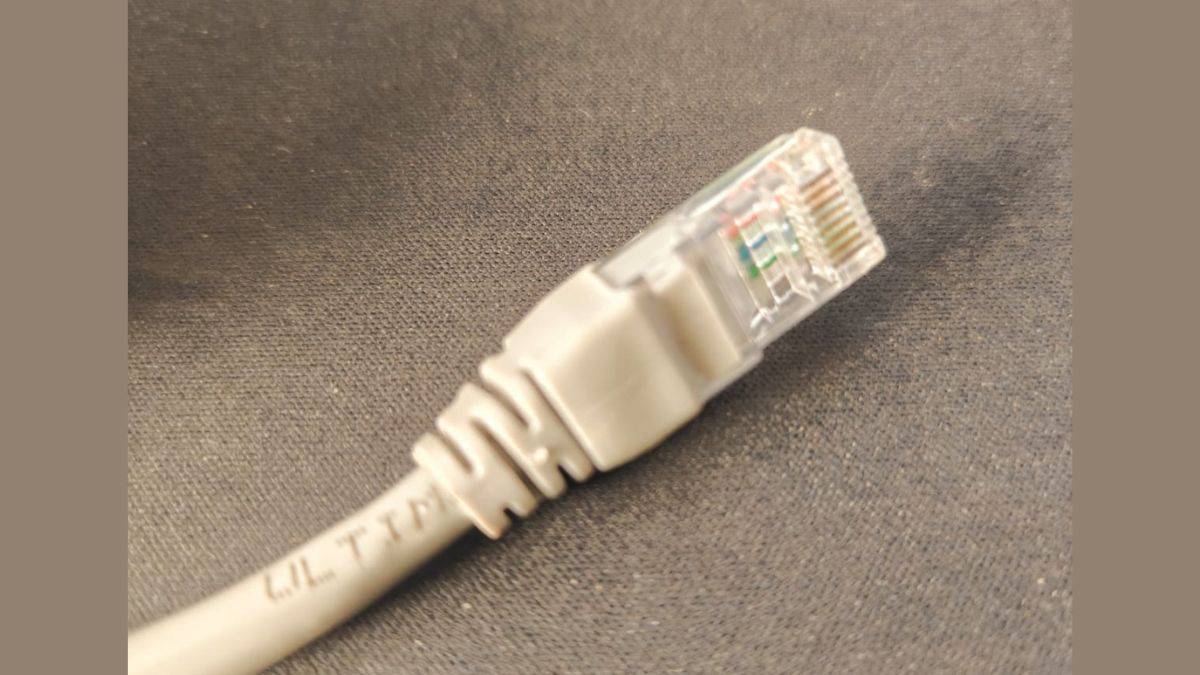 How to connect cable to WiFi extender PC Guide