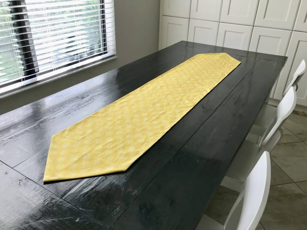 How To Make A Table Runner With Pointed Ends at Jeff Killinger blog
