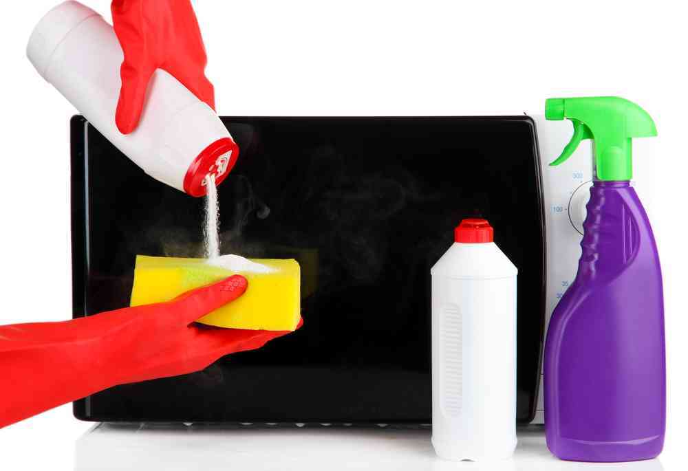 ¿Sabes cómo limpiar un horno microondas rápido y seguro? Perfexya