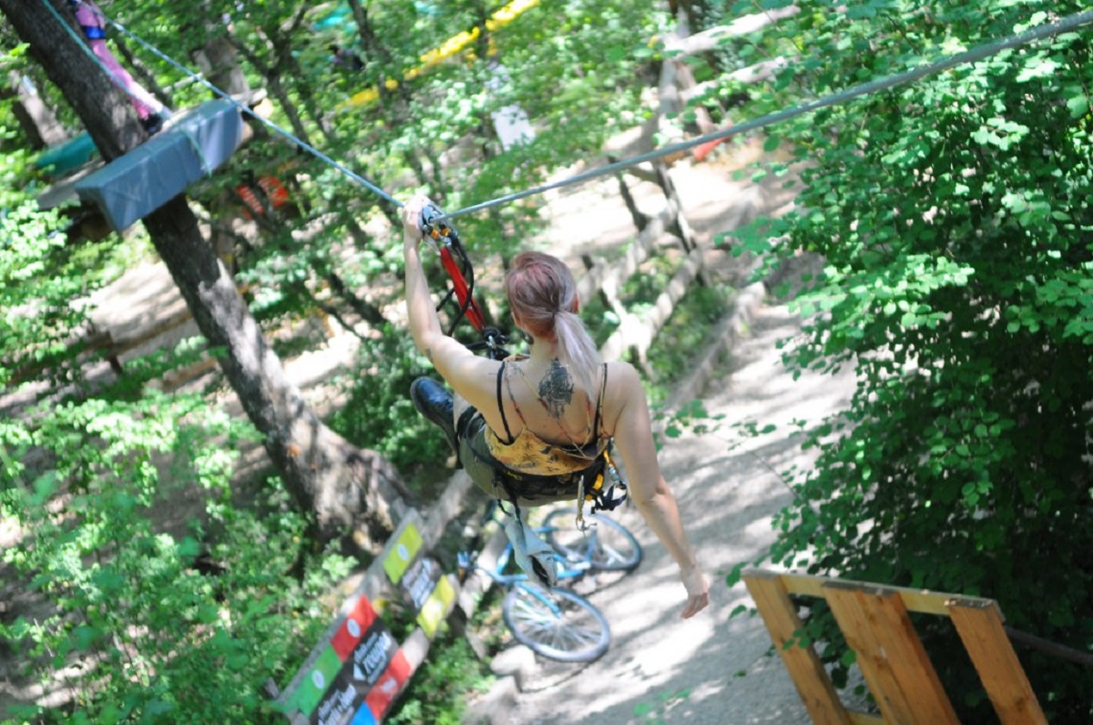 Branche Evasion Accrobranche Perouges Bugey Tourisme