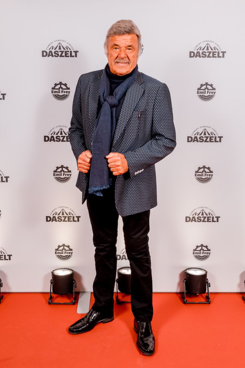 Das Zelt Glamouröses Schaulaufen an der Gala Gesellschaft