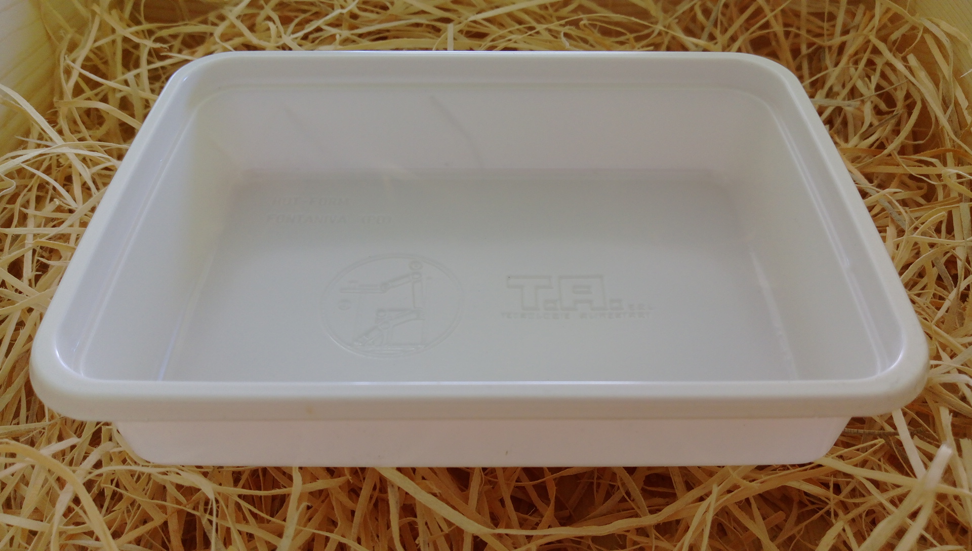 Plastic Tray 6X4 White Deep PERTH MEGAPLAS