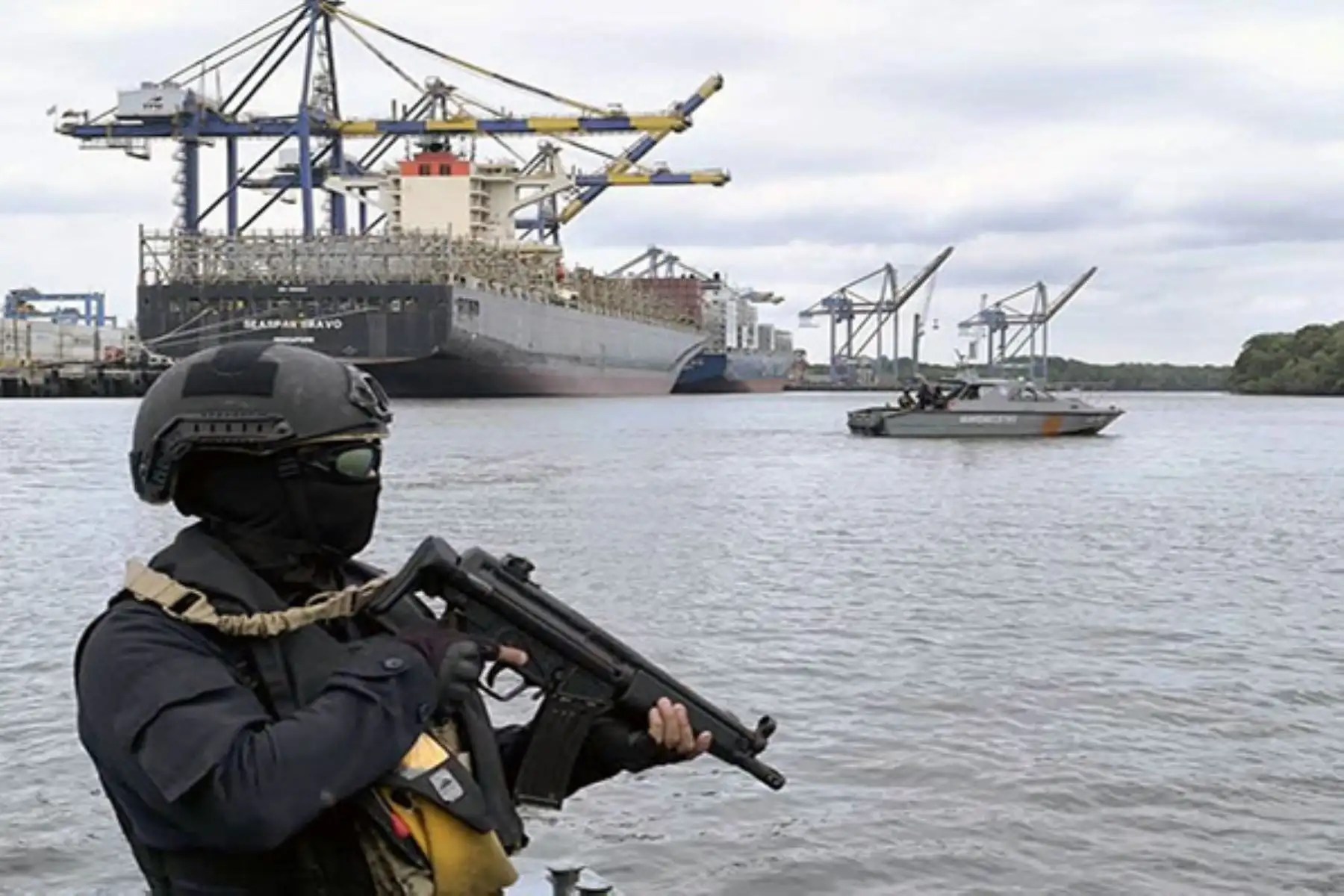 Operación binacional en Alta Mar: Ecuador y Estados Unidos incautan armas tras interceptar dos navíos