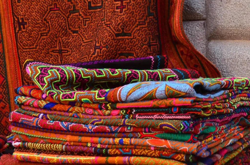 Exploring the Beauty of Handwoven Peruvian Blankets in Cusco