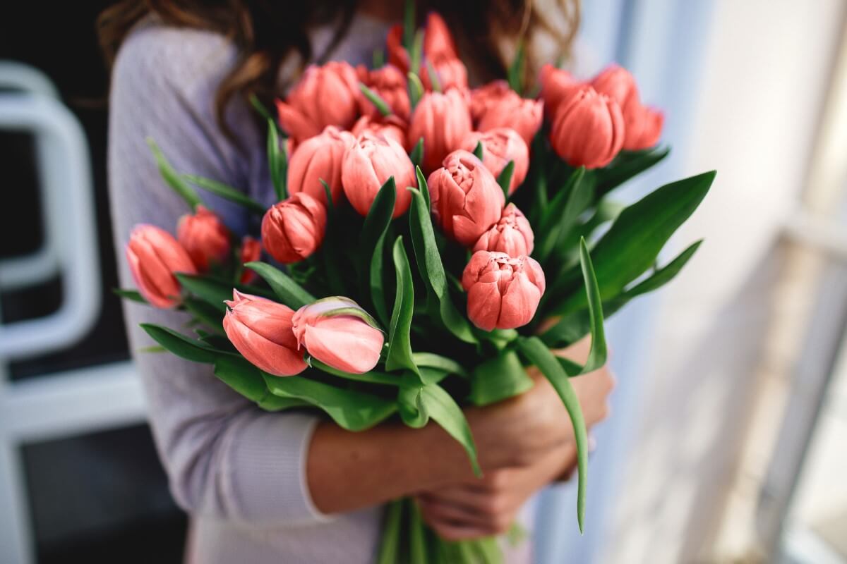 14 Best Types of Flowers to Gift on A First Date Petal Republic