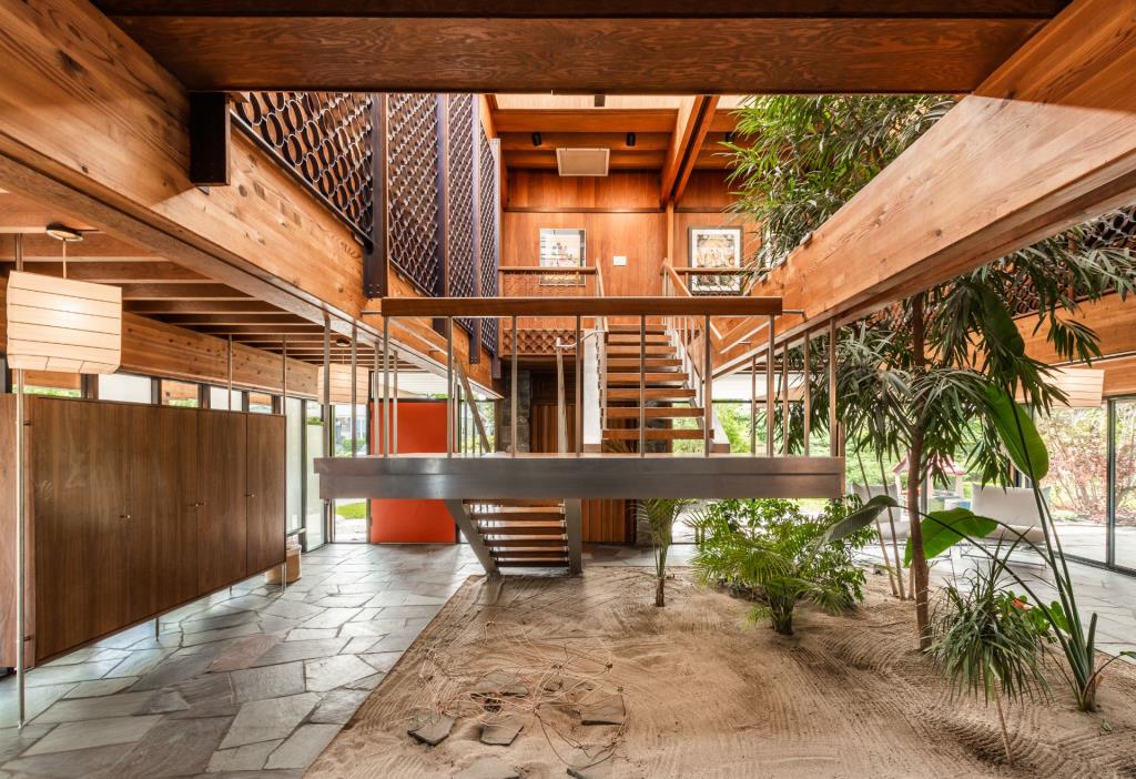 Splendide maison style midcentury à vendre à Boucherville Petit