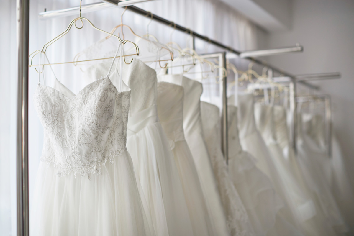 ウェディングドレスのレンタル・購入費用の相場 選び方・節約のコツ 小さな結婚式