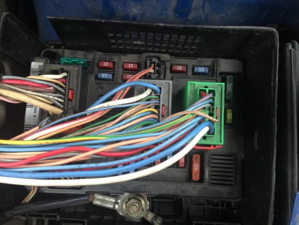 307 2.0 Hdi 110 engine bay fuse box Peugeot Forums