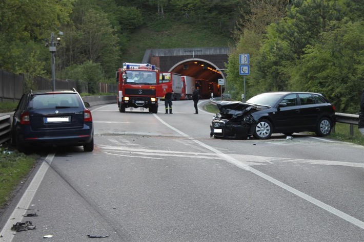 Rinnthal Schwerer Unfall auf der B10 auf Gegenfahrbahn gekommen PfalzExpress