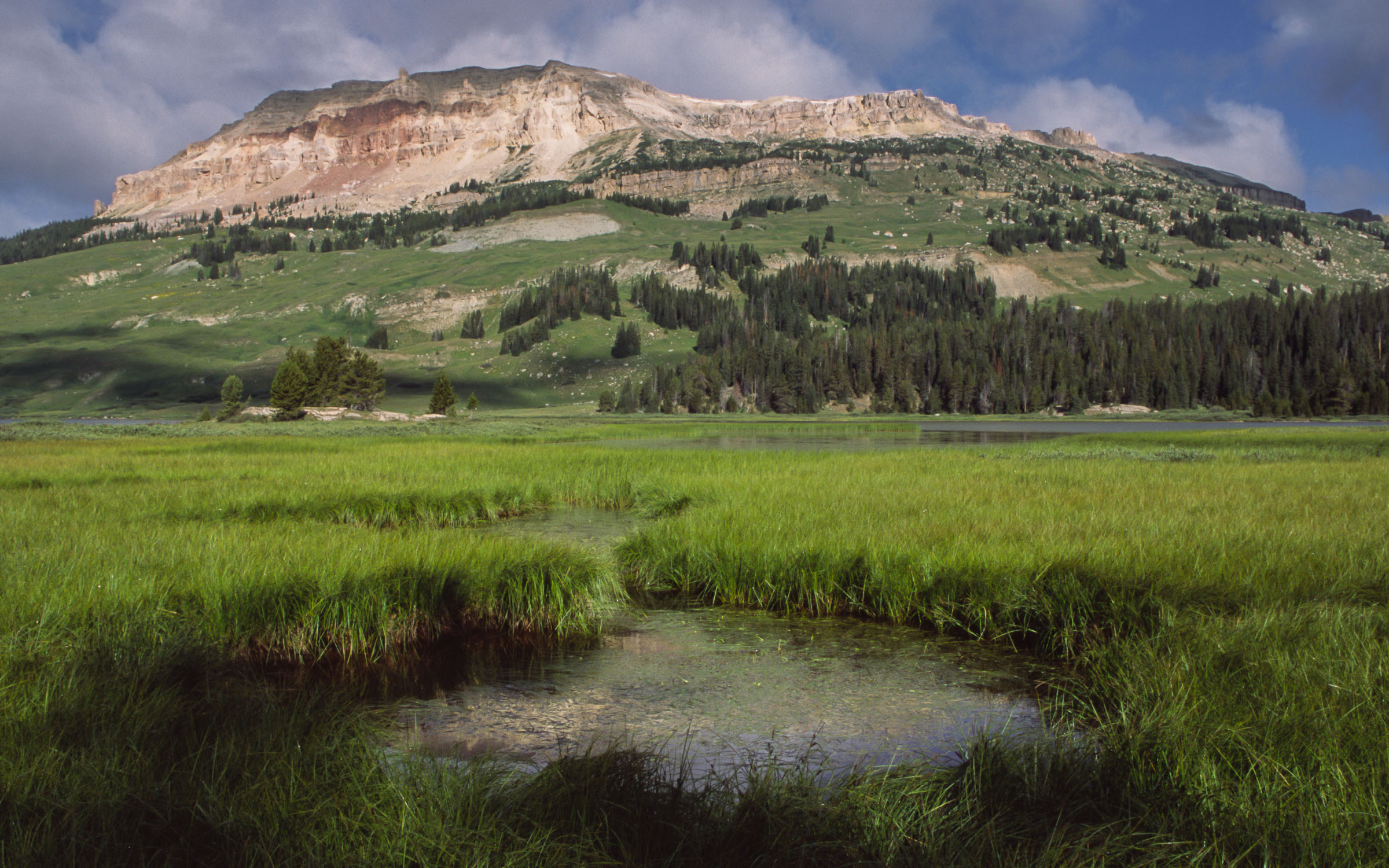 Day hikes in the AbsarokaBeartooth wilderness near Red Lodge, Montana