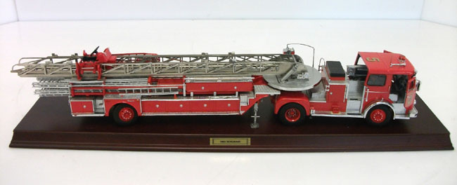 PhillyMint - Franklin Mint 1965 Seagrave Aerial Ladder Fire Engine 1:32