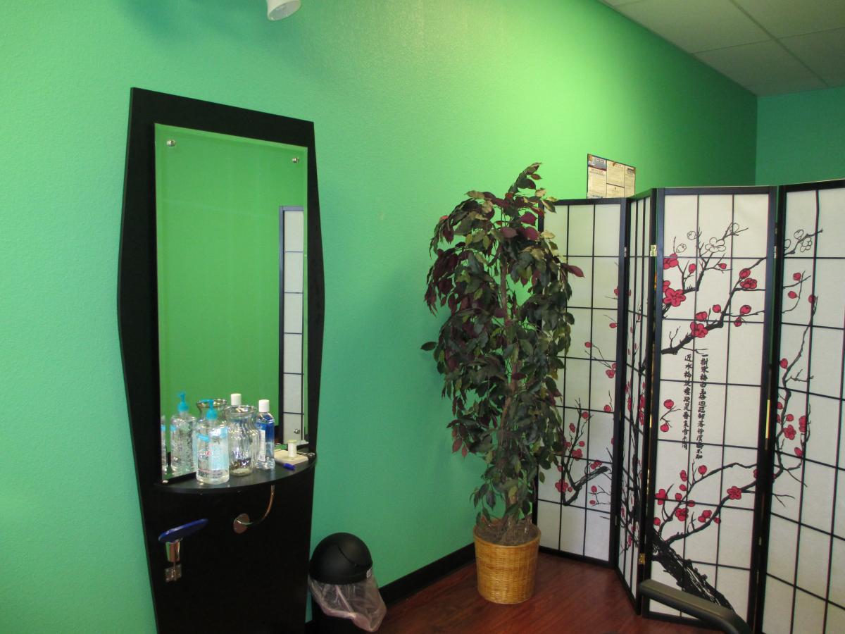 Hollywood Beauty Eyebrow Threading Salon in Phoenix, AZ
