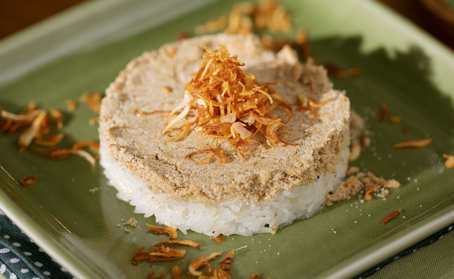 Dried Fish Sticky Rice (ข้าวเหนียวปลาแห้ง)