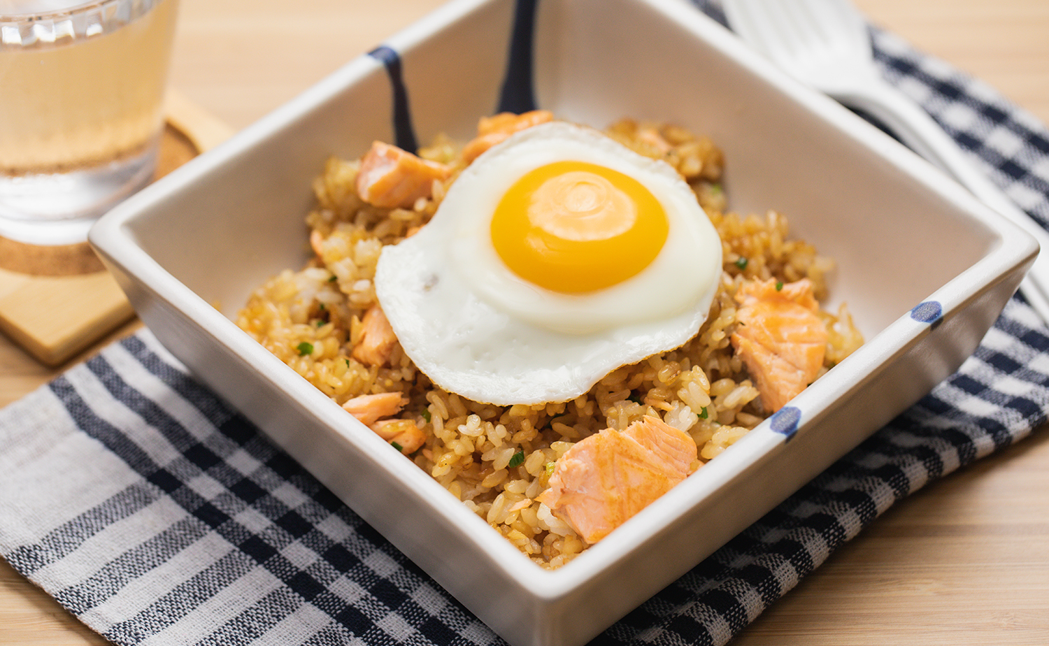 Salmon Garlic Fried Rice (ข้าวผัดกระเทียมแซลมอน)