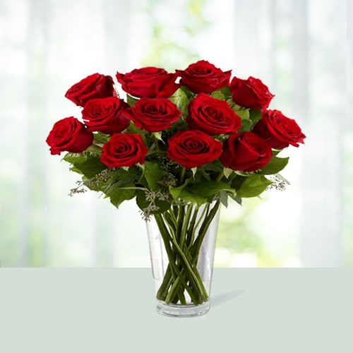 Send Flowers in Glass Vase Arrangement to India Phoolwala
