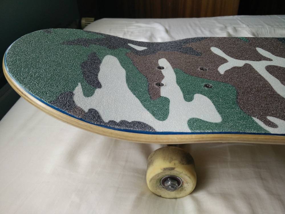 Appropriate tightness of bolts between skateboard and trucks