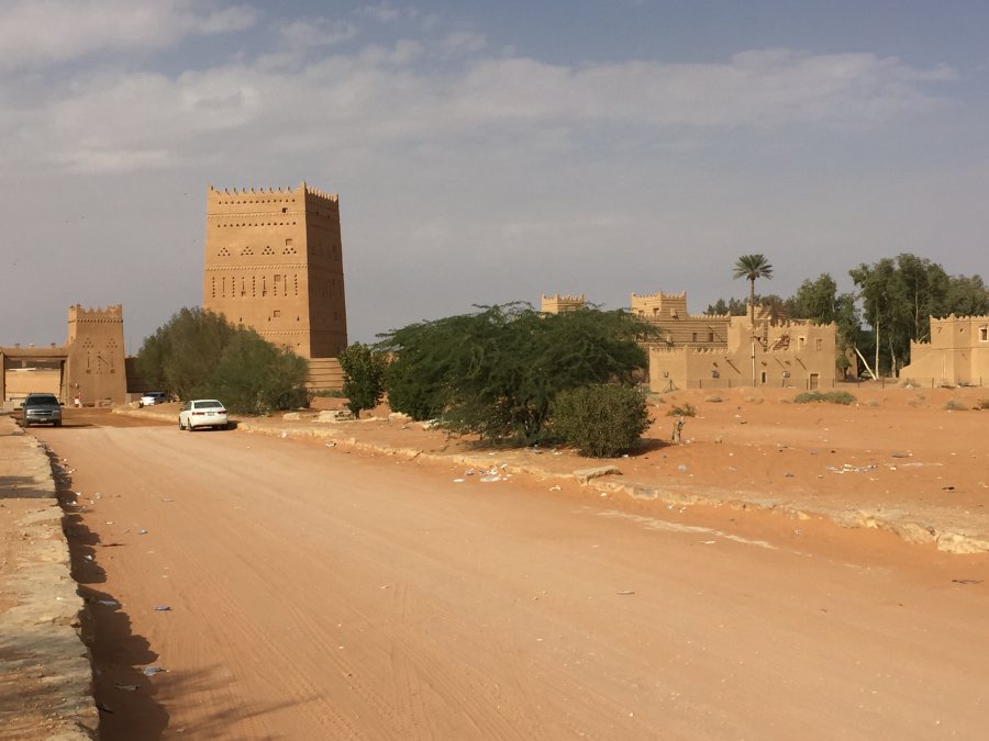 Photo taken at طريق العاذرية، Riyadh 13478, Saudi Arabia with Apple