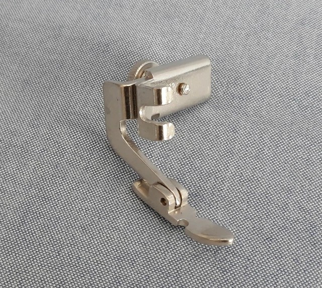 ORIGINAL SINGER SEWING Machine Adjustable Zipper Foot 301a 401a 500a