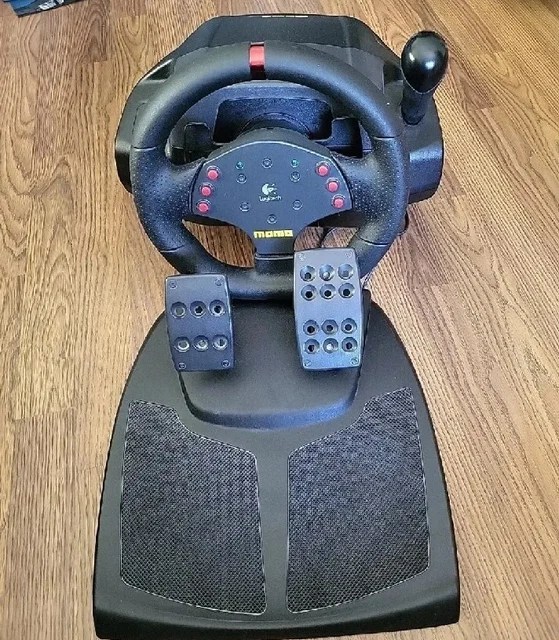 LOGITECH MOMO RACING Force Feedback Steering Wheel PC with Pedals 56.