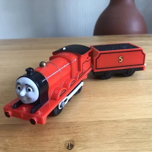 TOMY TRACKMASTER THOMAS The Tank Engine Battery Train James And