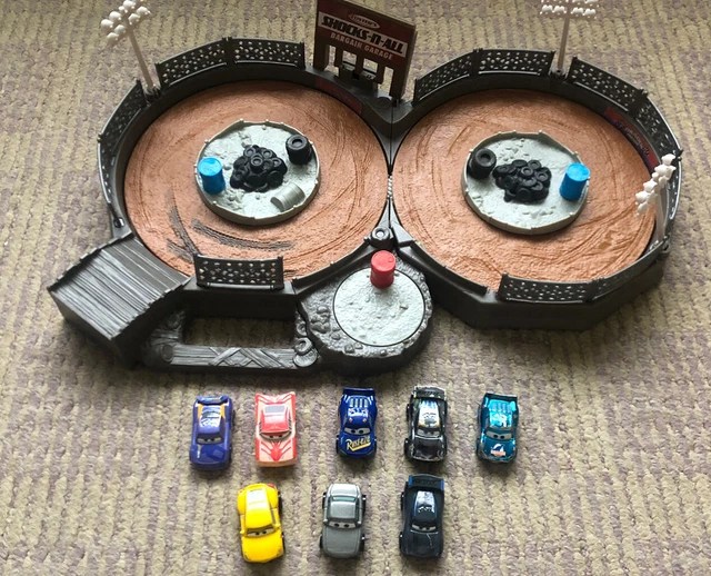 DISNEY PIXAR CARS Mini Racers Crank and Crash Derby Playset and Diecast