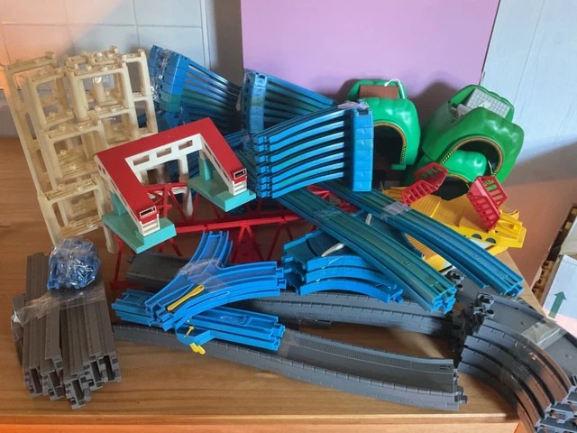 TOMY TRACKMASTER THOMAS The Tank Engine Blue Track road track tunnel