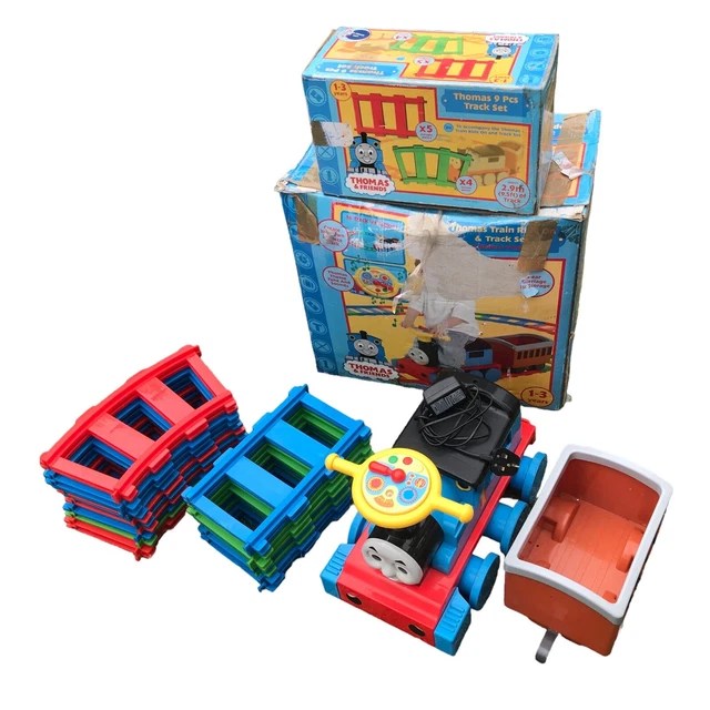 THOMAS THE TANK Engine & Friends Kids Ride On Train With Track + Extra