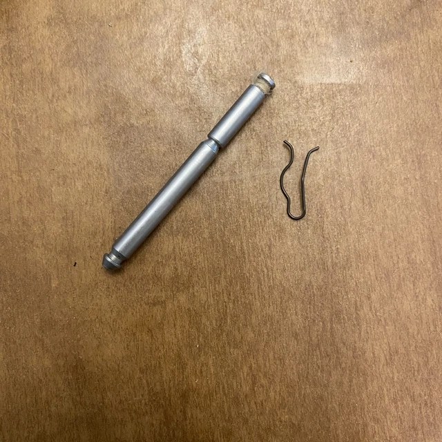 SINGER MERRITT 8734 Sewing Machine Replacement OEM Part Spool Holder