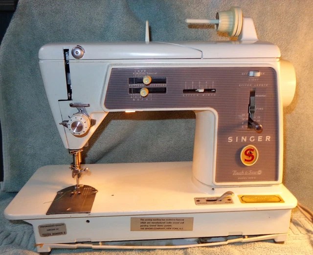 VINTAGE SINGER TOUCH & Sew Sewing Machine Model 600 E Can Be Used Or