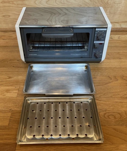 BLACK & DECKER Spacemaker Toaster Oven Broiler ToastROven TRO515 TY1