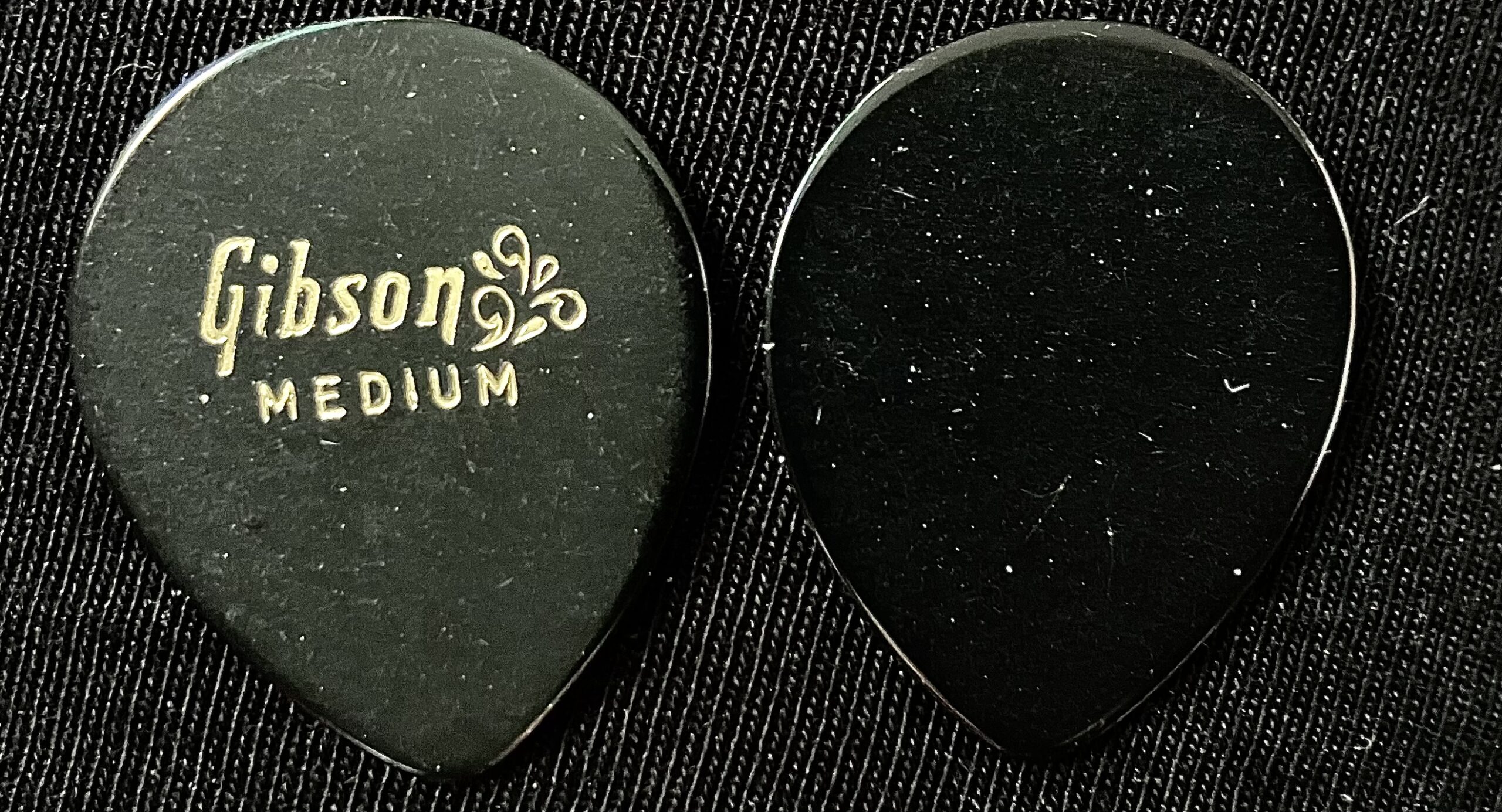 Vintage Gibson “Splash” Guitar Pick circa 1965 in Medium gauge, RoundedTeardrop shape in Black