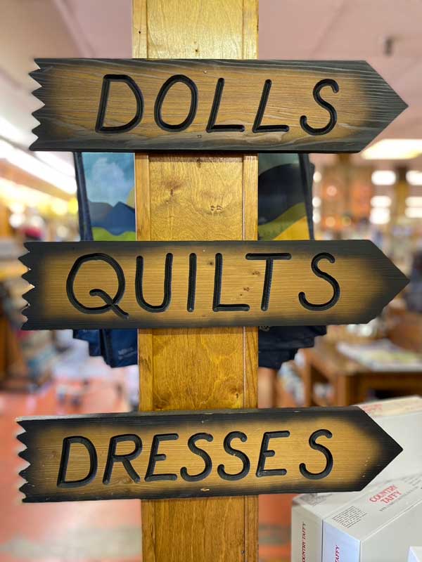 Lid'l Dolly's Factory Store Pigeon Tennessee