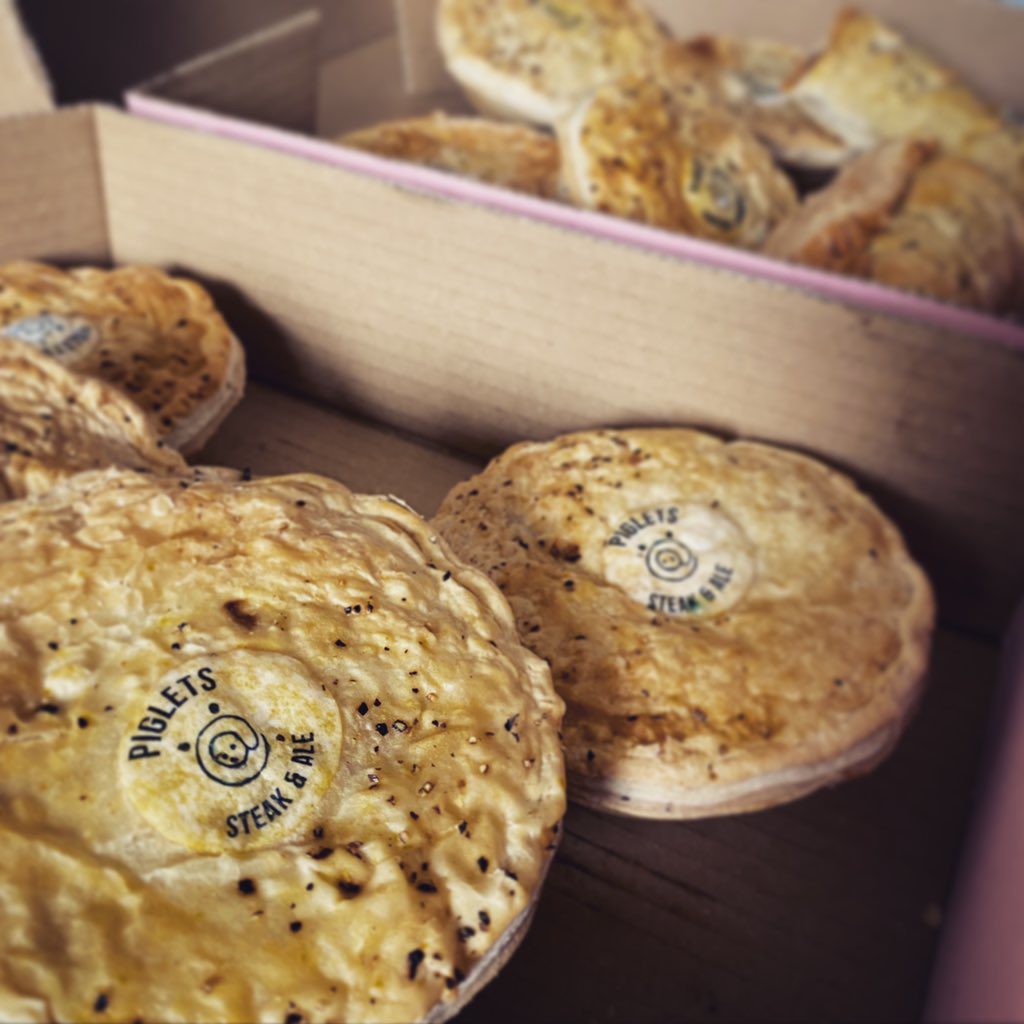 Large Pie Selection Box Meat Pie Gifts Piglets Pantry