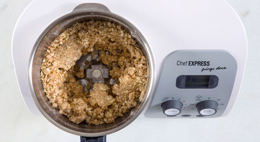 Como fazer crumble com aveia e amêndoas