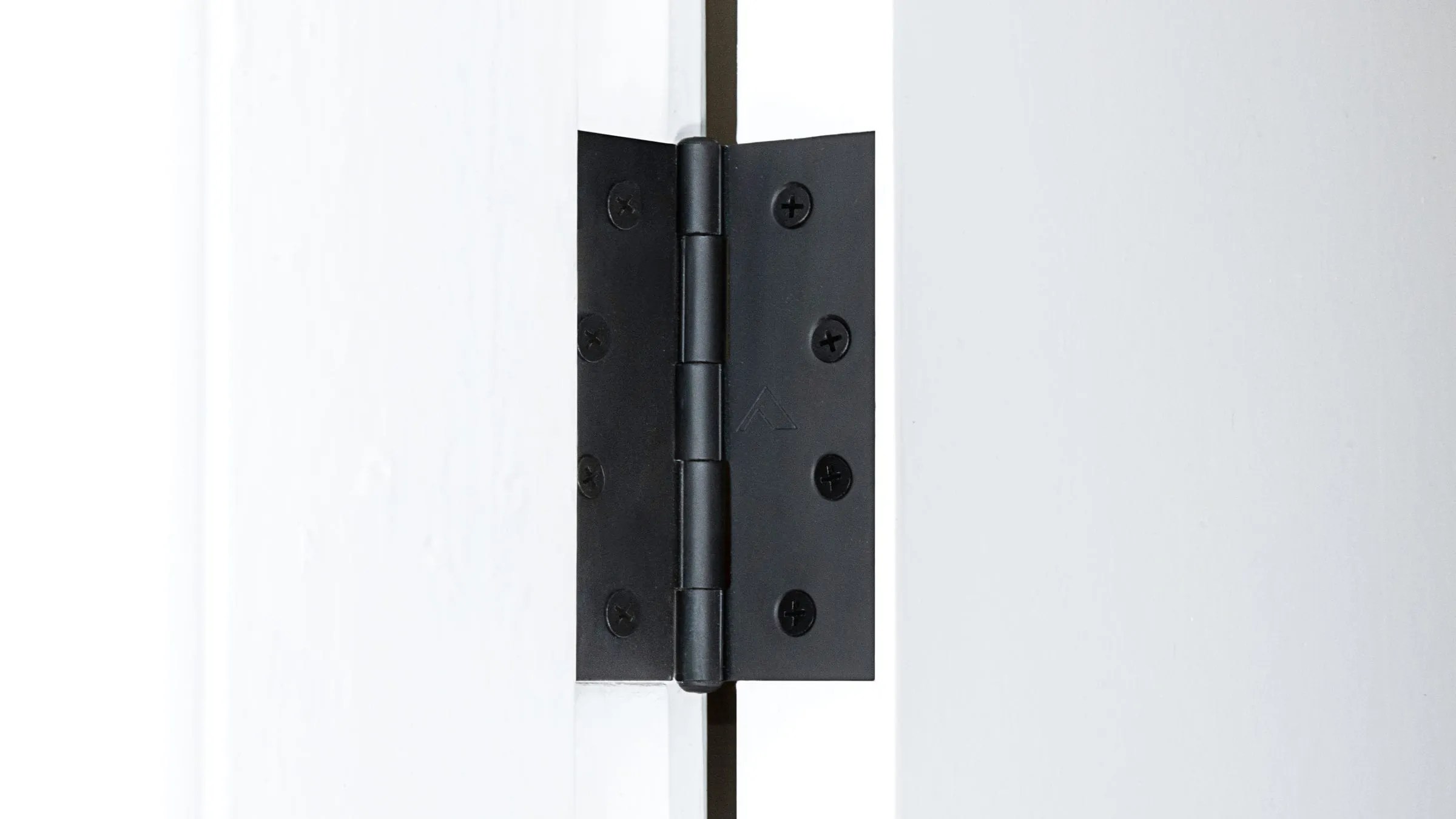 How To Install A Hinge On A New Door | Pinnacle Hardware