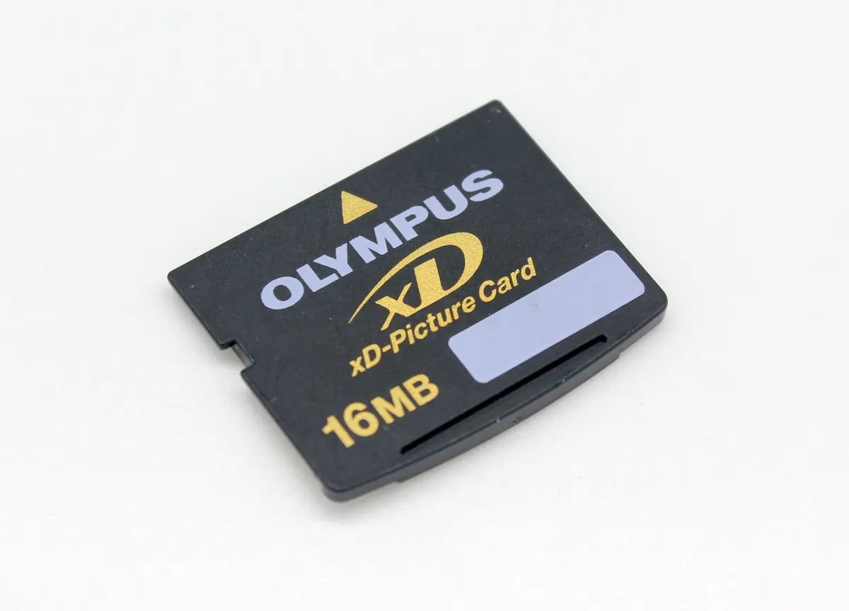 XD Picture Cards Extended Lifespan for Secure Data Preservation