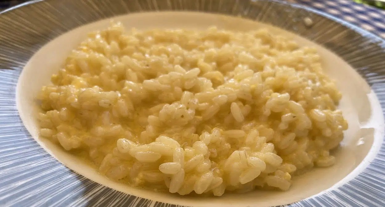 Riso cacio e uova di "mammà" la ricetta tradizionale Napoletana più
