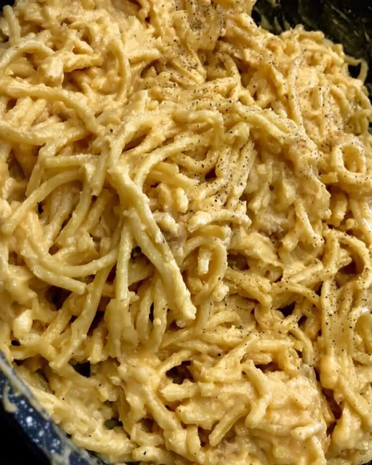 Spaghetti cacio e uova, l'antenato napoletano della carbonara più buono