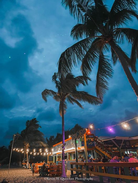 Tipsy Tuna Seaside & Sports Bar to