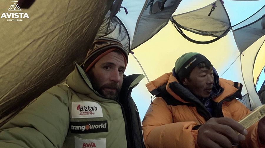 Everest, winter, Alex Txikon, Himalaya, Alex Txikon and Nurbu Sherpa at