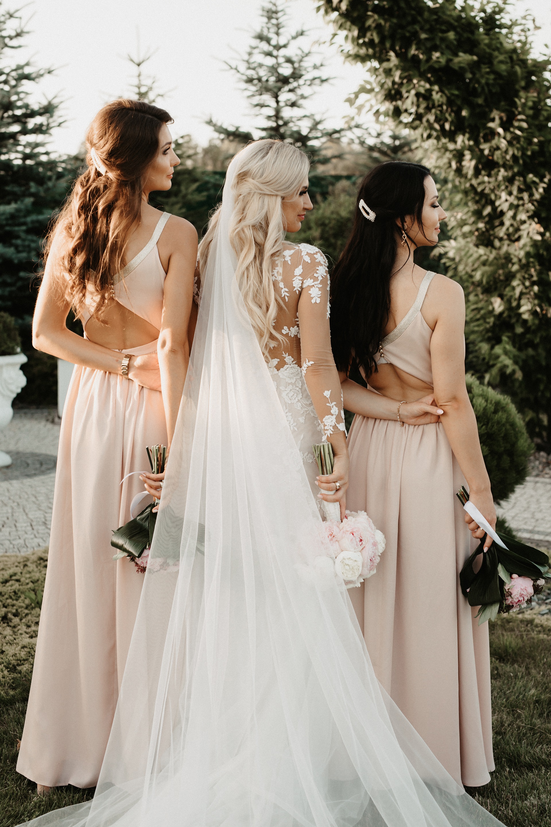 Modne fryzury na wesele dla Panny Młodej, świadkowej i Modne fryzury na wesele dla Panny Młodej, świadkowej i