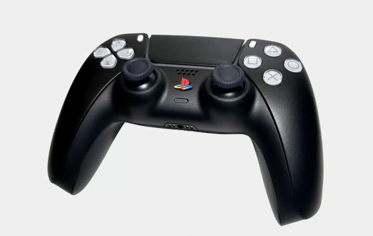 PS5 CustomDualSense in der Black Edition und mit klassischen Buttons