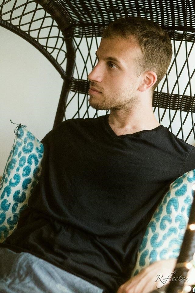 Ultimate Guide to Tinder Profile Pictures Playing With Fire