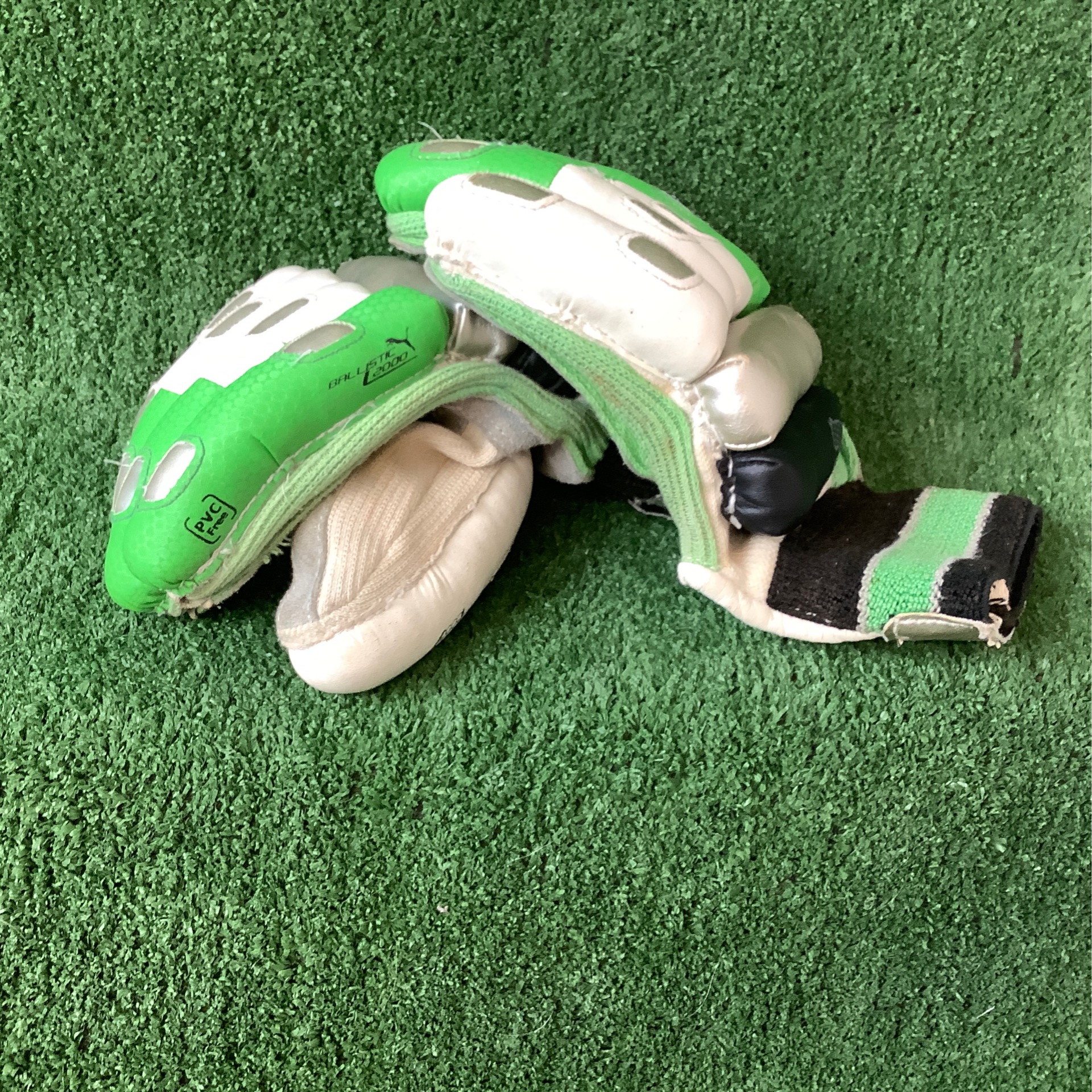 Cricket batting gloves PUMA junior size Play It On