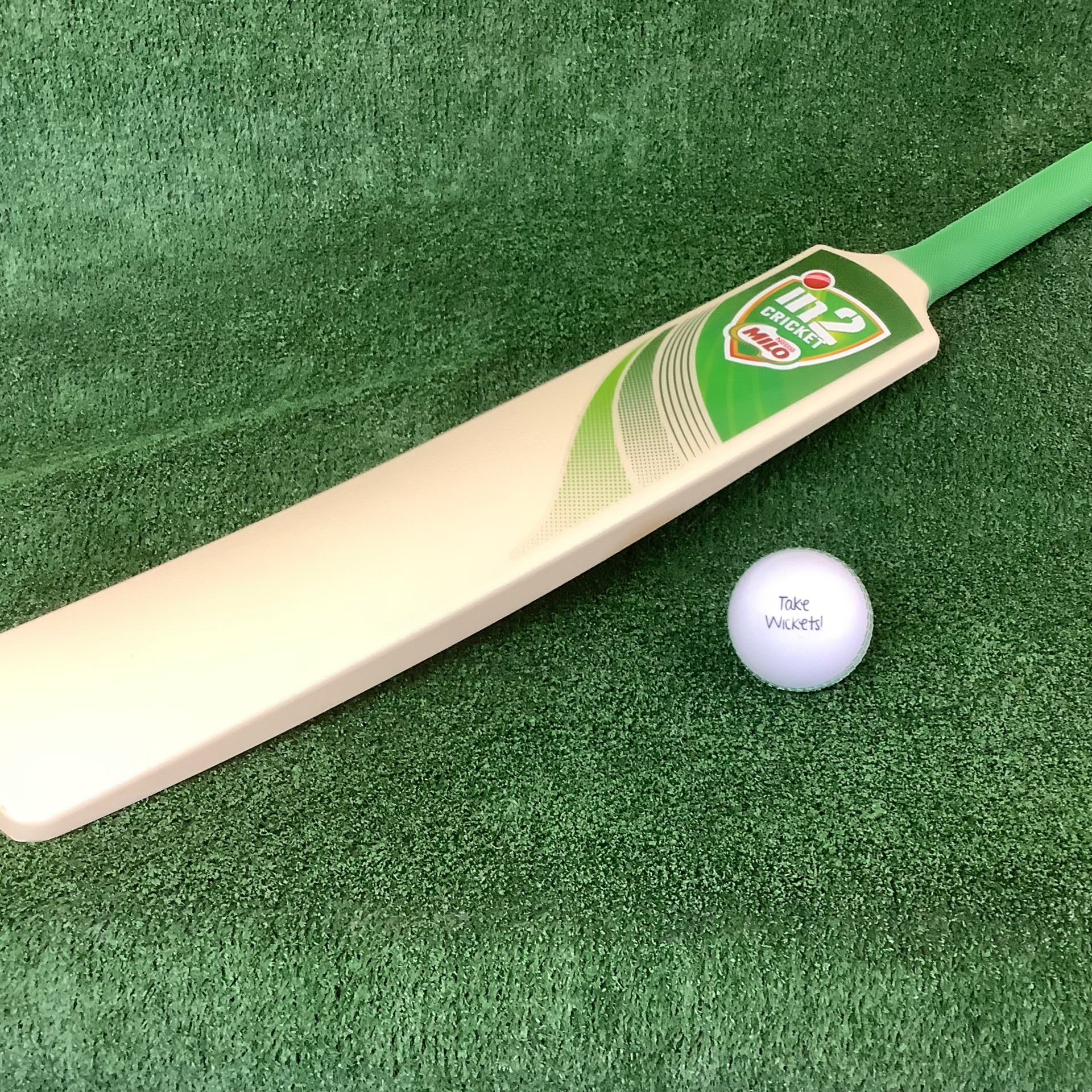 Cricket beach set bat and ball Play It On