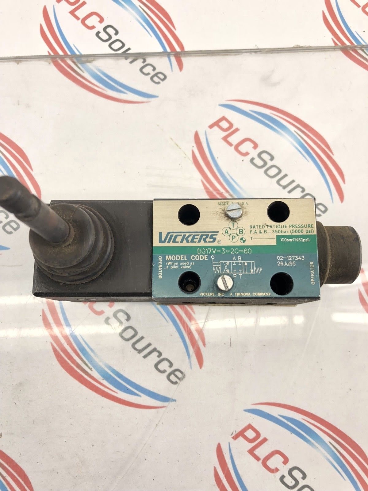 VICKERS MODEL DG17V32C60 LEVER OPERATED HYDRAULIC VALVE