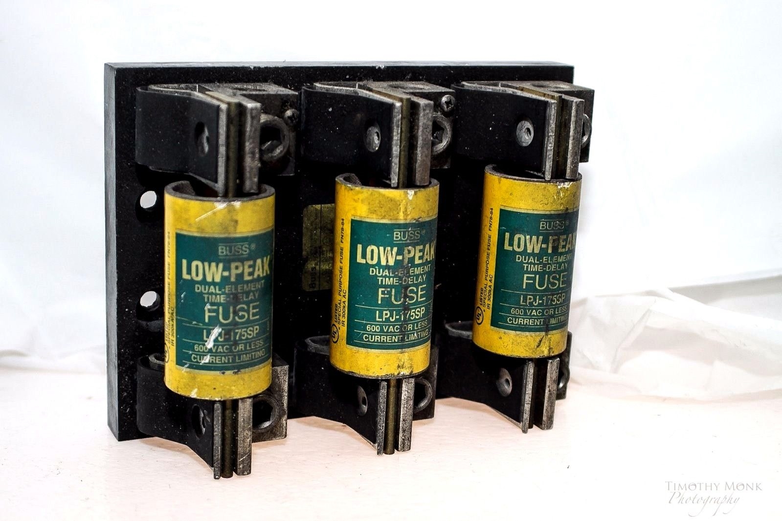 3 BUSS LPJ175SP DUAL ELEMENT 175A 600VAC FUSE W/ J602003CR FUSE BLOCK