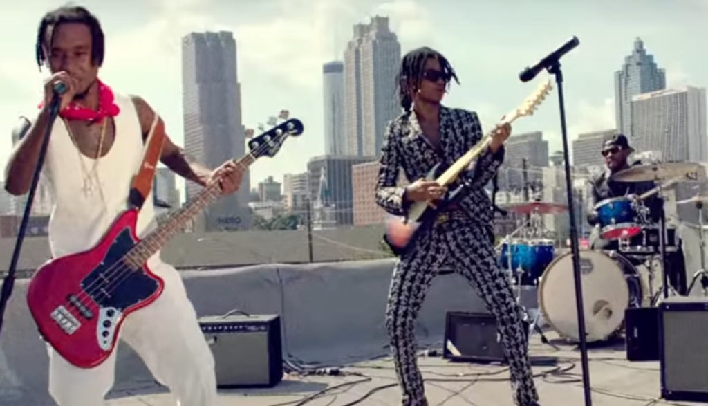 Black Beatles Plugged In(011)