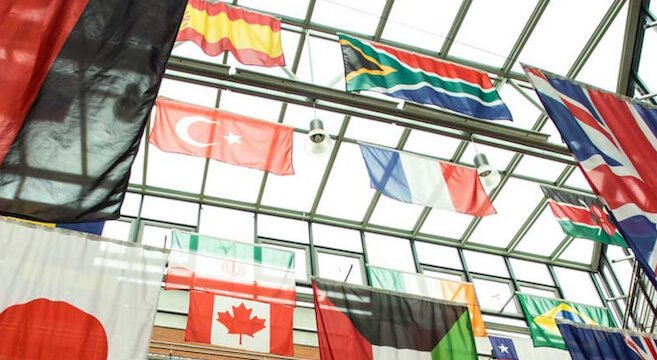 International School Augsburg ISA Aktie // Zeichnen für die Bildung