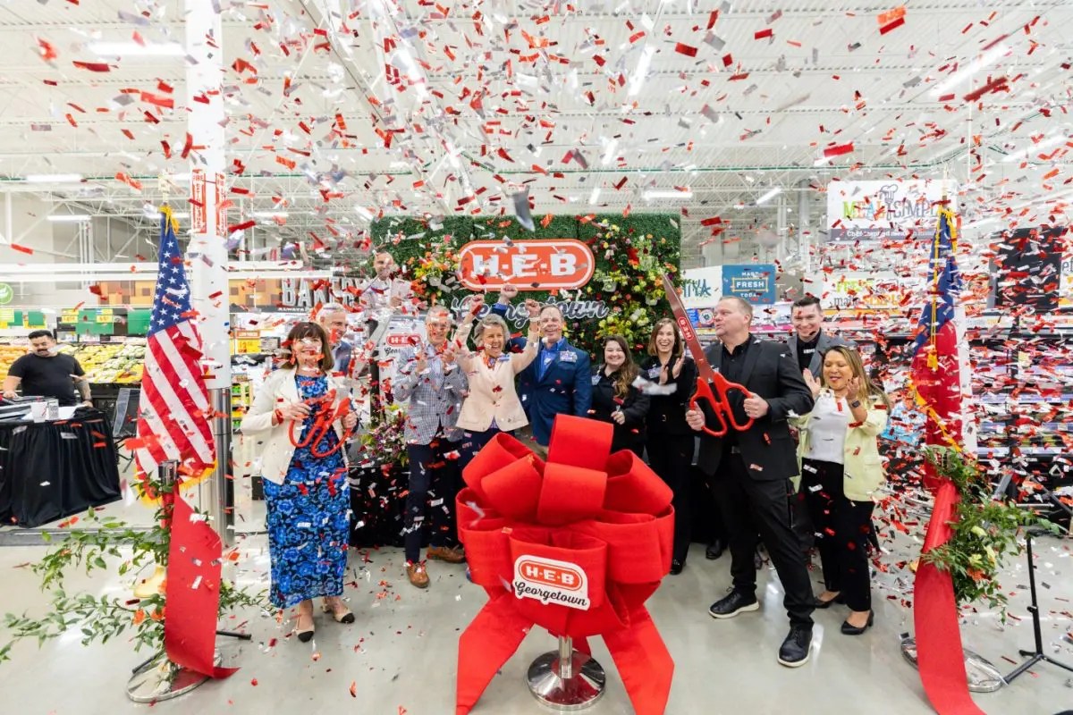 Supersized HEB Opens in Presence